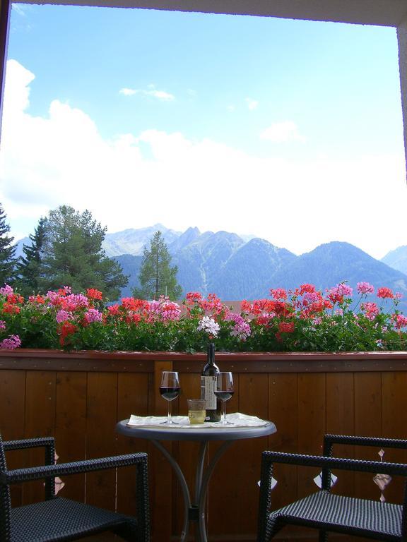 Hotel Garni Jägerheim Serfaus Rum bild